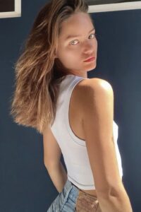 Lilly, sex escort model Paris 3