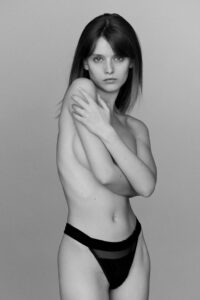 Nicola, sex escort model Paris 5