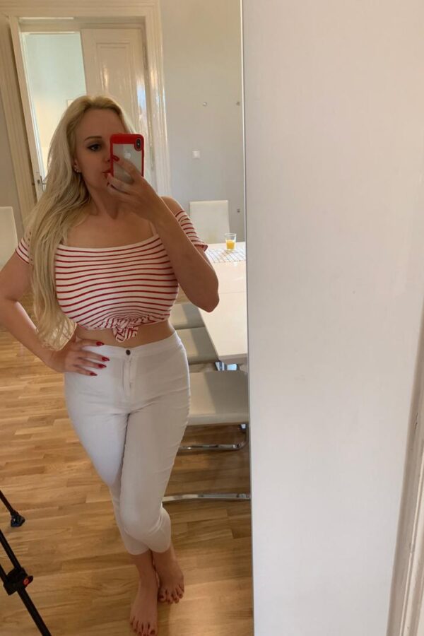 escort blonde france